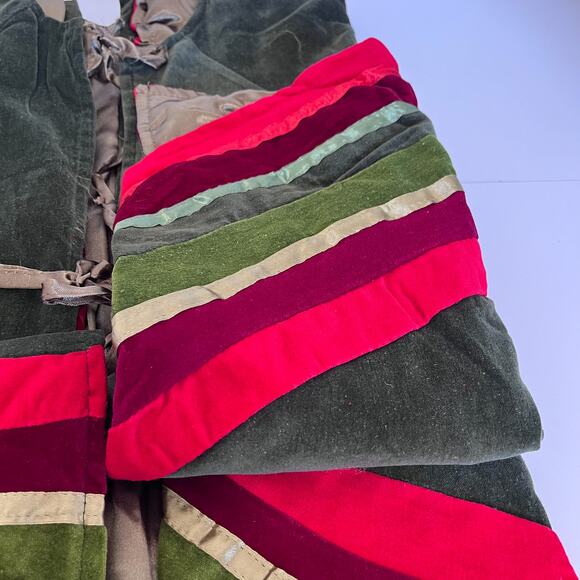 Dillards Trimsetter Velvet Christmas Tree Skirt 60" Round Forest Green Red Tie - Picture 4 of 8